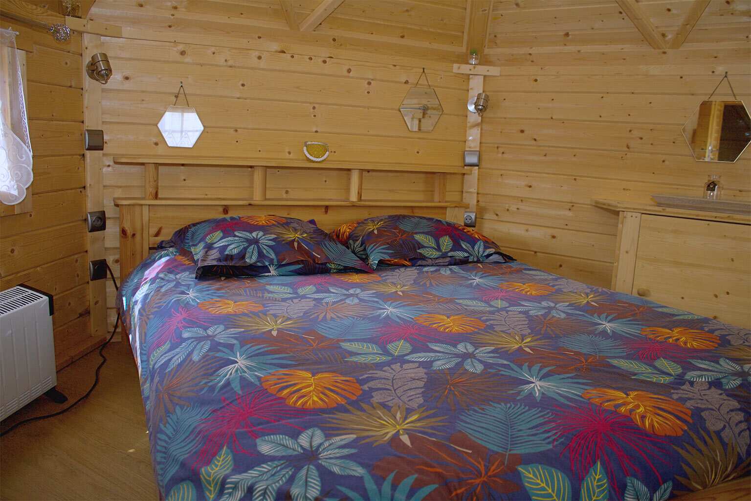 Hébergement de camping 2 étoiles insolite en Vendée : Le KOTA FINLANDAIS