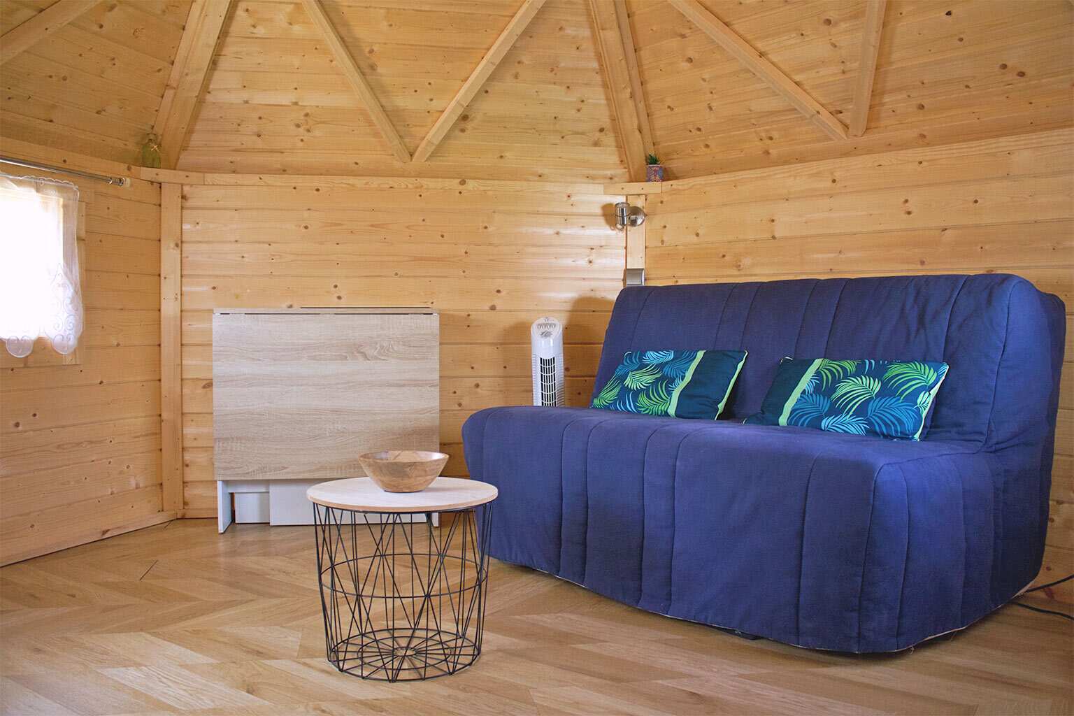 Hébergement de camping 2 étoiles insolite en Vendée : Le KOTA FINLANDAIS