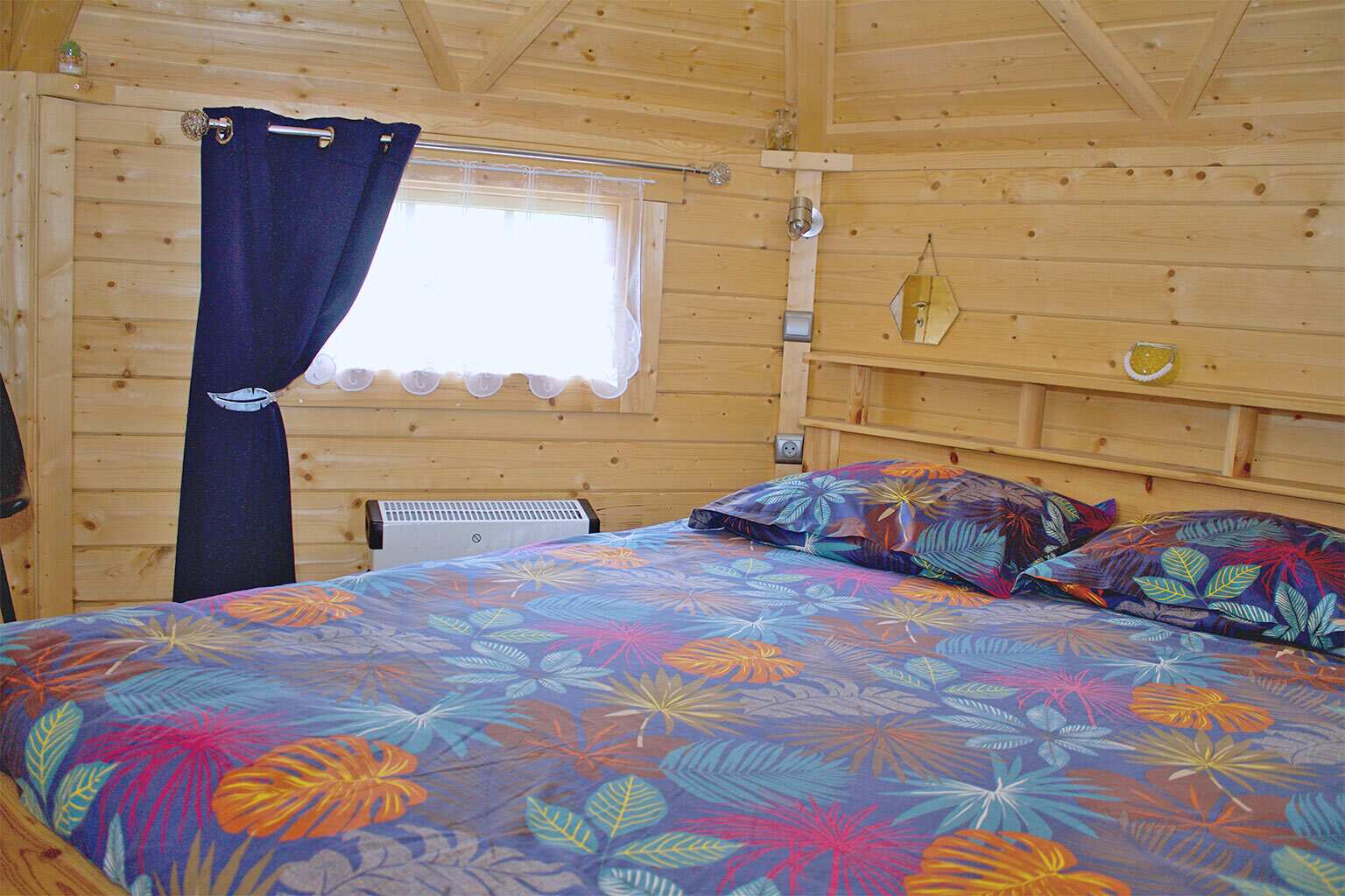 Hébergement de camping 2 étoiles insolite en Vendée : Le KOTA FINLANDAIS